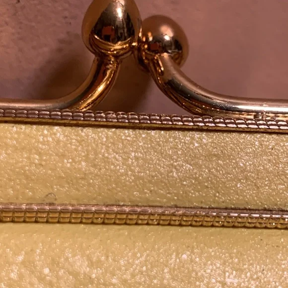 50’s 60’s VIBRANT LEMON LEATHERETTE YELLOW PURSE BAG CLUTCH,CHAIN HANDLE - Picture 3 of 16